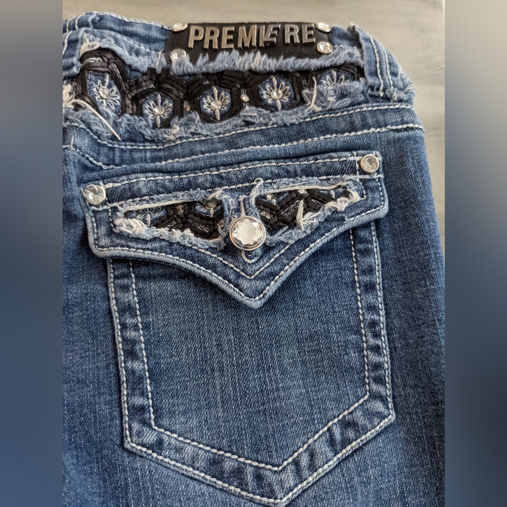 Premiere by Rue 21 Medium Wash Embellished Bootcut 5 Pocket Jeans Size 1/2R
